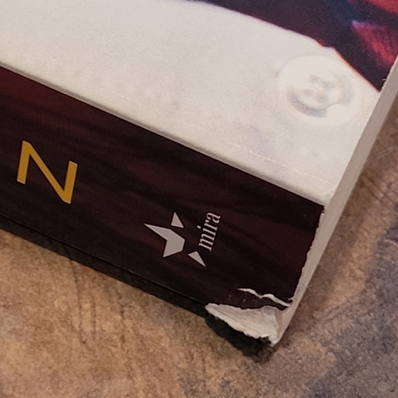 J.T. ELLISON PAPERBACKS, Lot of 2 Great Reads - Picture 10 of 12